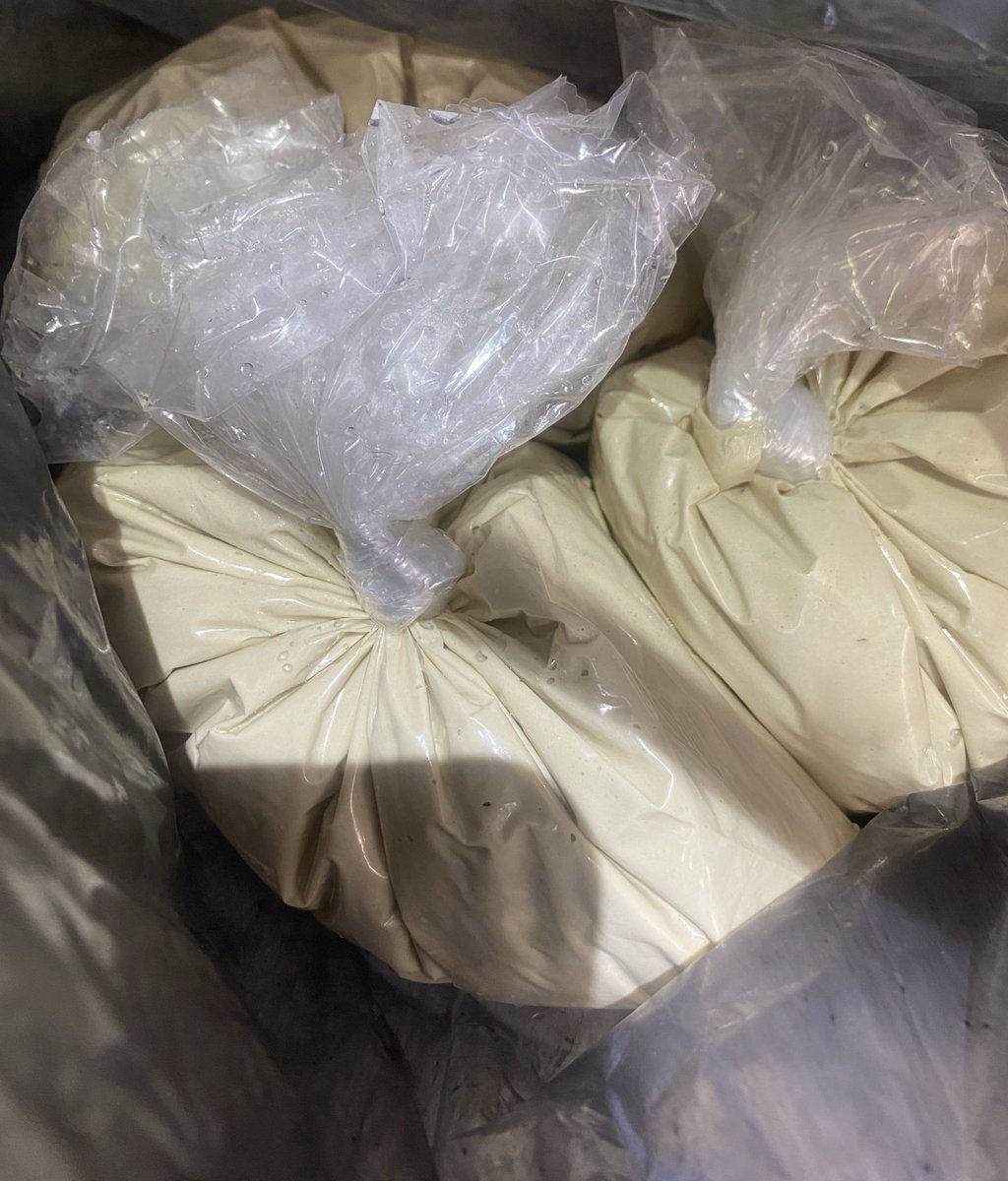 Babam Hatay’a gitti bugün gelirken bana biraz humus alır mısın dedim 1 kilo humus almış nasıl bitirecez diyorum bu ne ki biter hemen dedi sorun şu ki ben cuma günü gidiyorum