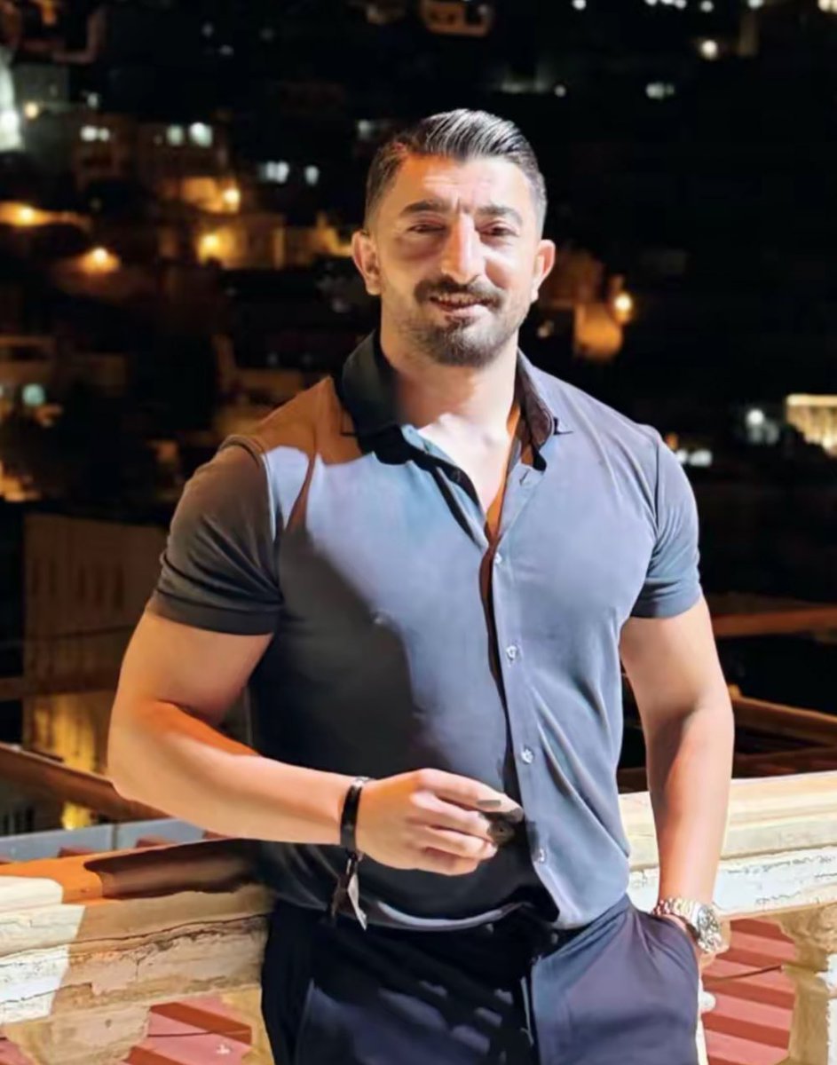 Suriye’de Türk bayrağını indirme eylemini gerçekleştiren ve sınırdan kaçak olarak girmeye çalışan insanları örgütleyen kişilerden birisi de Çavuş Erdem'dir. Kendisinin Mardin/ Nusaybin’de iki tane kuyumcu dükkanı bulunmaktadır. Ayrıca döviz büroları üzerinden yurt dışına kara