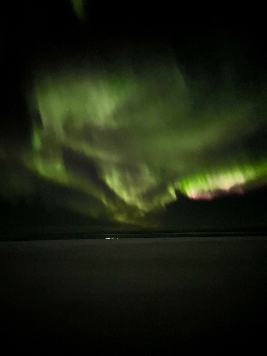 raija_ma's tweet image. Ihan käsittämätön ilta merellä. Revontulia joka puolella. Kaikkia mahdollisia värejä. Yritän saada kuvattua kaikkea, sormet jäätyy ja sydän hakkaa kauneudesta. 
#northernlights
#Auroraborealis