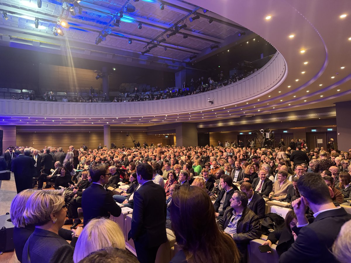 thomcourtois's tweet image. Salle comble pour les voeux de ⁦⁦@davidlisnard⁩ maison de la Mutualité. La France qui veut s’en sortir est venue soutenir le projet libéral, sécuritaire et éducatif du président de ⁦@Nouv_Energie⁩. CAP sur 2027, vive la liberté et AFUERA LA CASTE