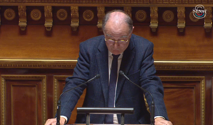 #directSenat <a href="/Domdelegge/">Dominique de Legge</a> interpelle les sénateurs "alors qu'il y a plus de décès que de naissances en France, n'avons nous rien de mieux à faire que de légiférer sur l' #Euthanasie ? "