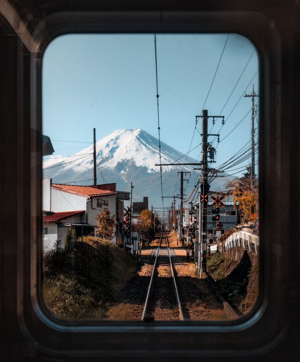 johniscool7's tweet image. 今日だけで YouTube を6時間も観てた 😮