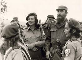 1981, durante el acto de constitución de las unidades de  las Milicias de Tropas Territoriales (MTT) en la provincia de Granma,#Fidel subraya que “esa es nuestra respuesta a las amenazas imperialistas” #100AñosConFidel, #ValleRojoSuma