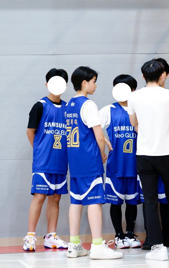 SuperB_Chan03's tweet image. some louis
#LNGSHOT #lngshot4sho #LOUIS #루이