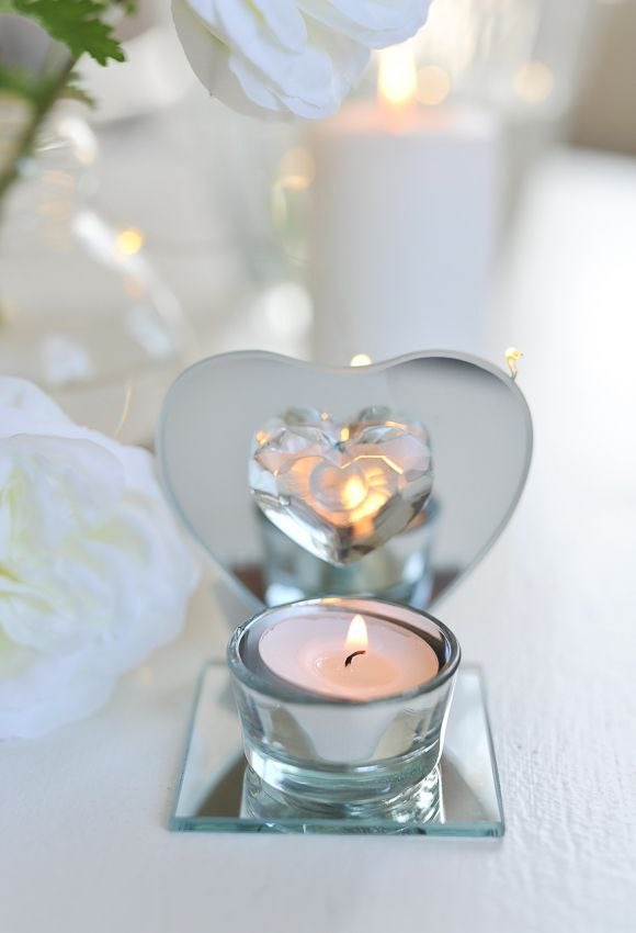 كلما كنت راقياً.يطيب الحديث معك 
تحتويك القلوب.وتحترمك العقول 

الرقي لا يحتاج إلى تعليم .هو حكاية روح إختارت أن تكون رفيعةالمستوى