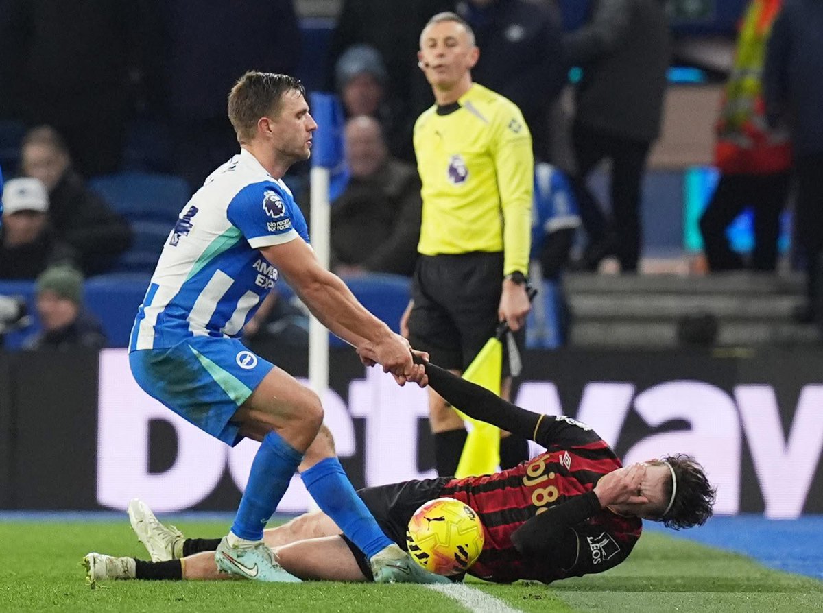 It’s not Martinelli so we aren’t talking big 

<a href="/GNev2/">Gary Neville</a> come outside