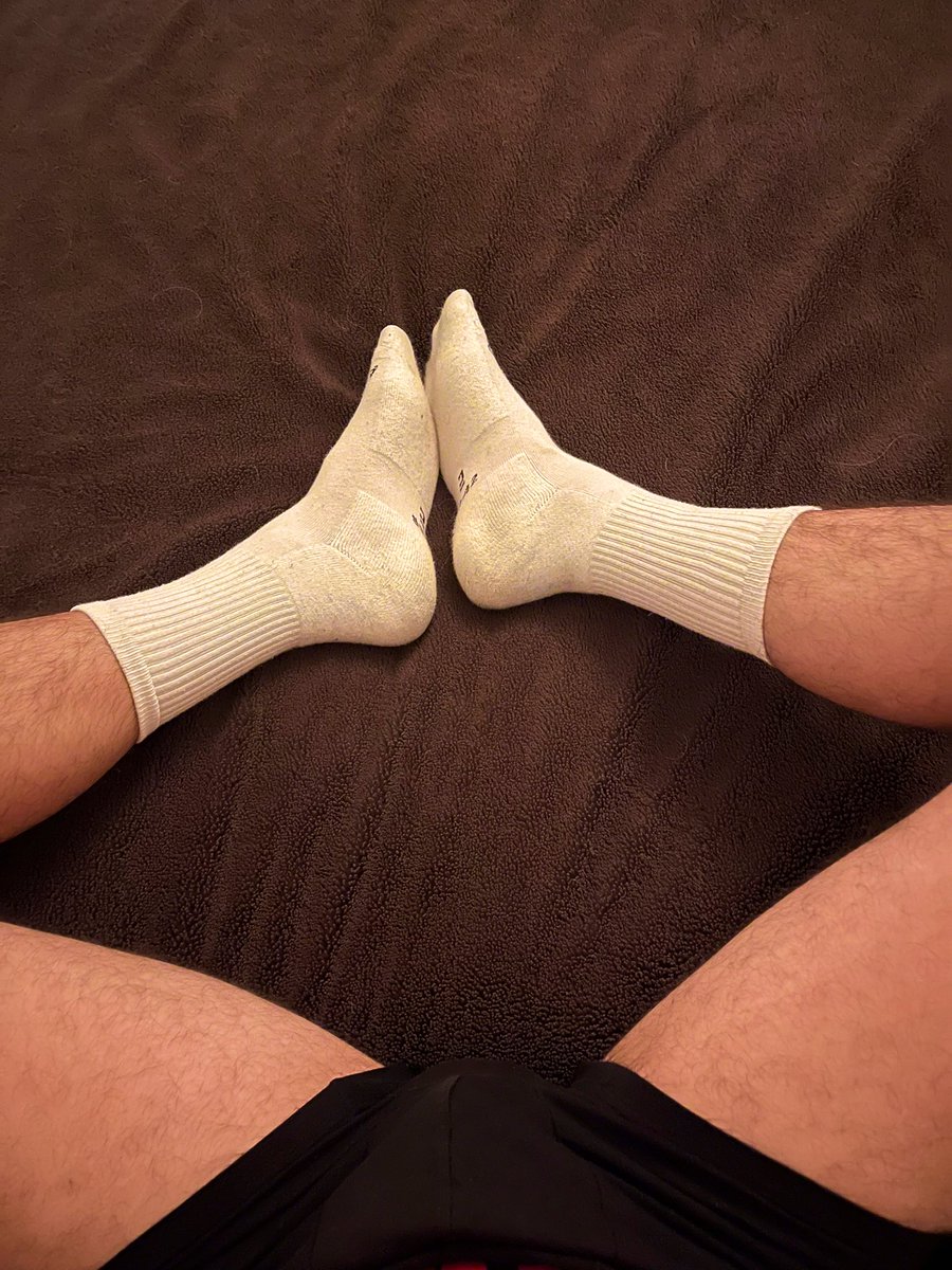 Rom3130's tweet photo. After a long day… who want them ?
DM me 😜
#malefeet #gayfeet #guyfeet #feetfetish #footfetish #socks #sockfetish #footlover #feetlover https://t.co/vbl5oXnglU