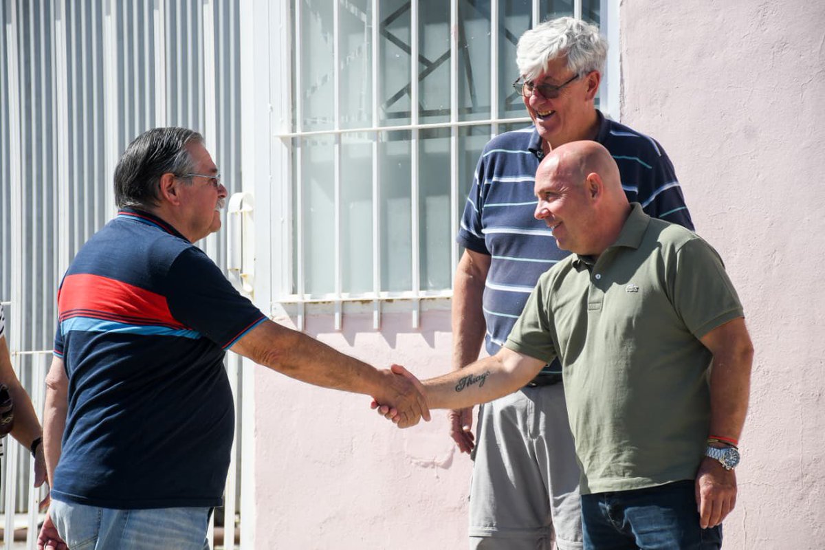 Hoy recorrimos distintas obras que estamos ejecutando en Puerto Madryn, donde estamos realizando el movimiento de suelo correspondiente para luego avanzar con el adoquinado, tal como venimos haciendo desde hace tiempo en los diferentes sectores de la ciudad.

En esta oportunidad,