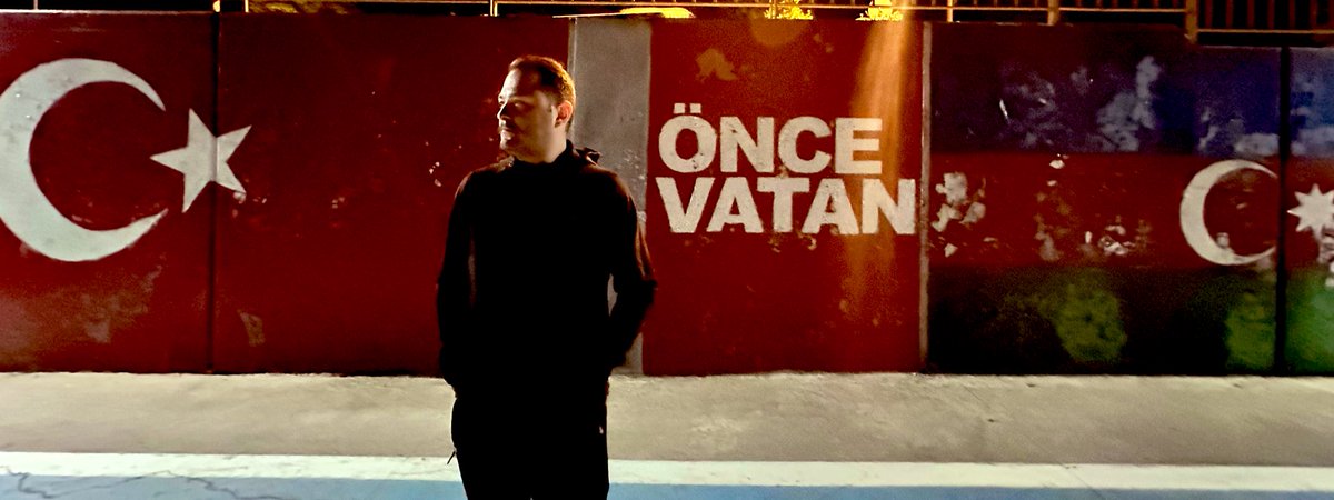 Yeter ki sana bir şey olmasın.

Varlığım, varlığına feda olsun!

🇹🇷