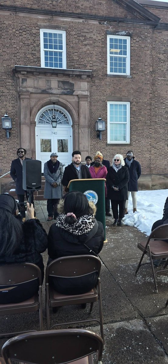 ct_lead's tweet photo. 📍 LEAD Greater New Britain Community Center
Honoring Dr. MLK Jr. &amp; strengthening community connection.https://t.co/OZBGrVStfZ
🏆 Thank you Iris.
📍 114 West Main St, New Britain, CT
📞 860-357-4701 https://t.co/J8RznbTd9s
