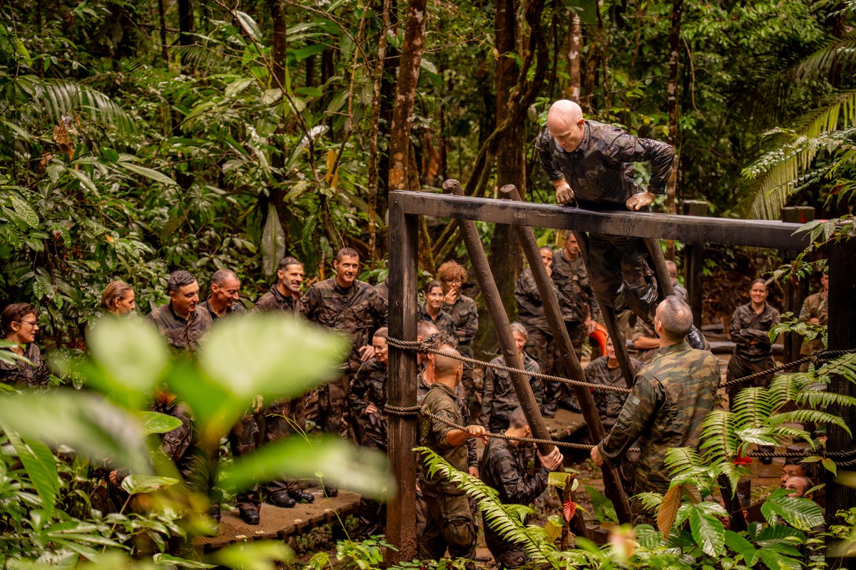 Chefdecorps3REI's tweet image. 🔰Immersion au #CEFE pour autorités militaires et responsables civils de #Guyane: 
🌳vie en forêt
🦌faune &amp;amp; flore
🥾aguerrissement 
🌃nuit en bivouac
Un week-end d’engagement pour renforcer le lien armée-nation.