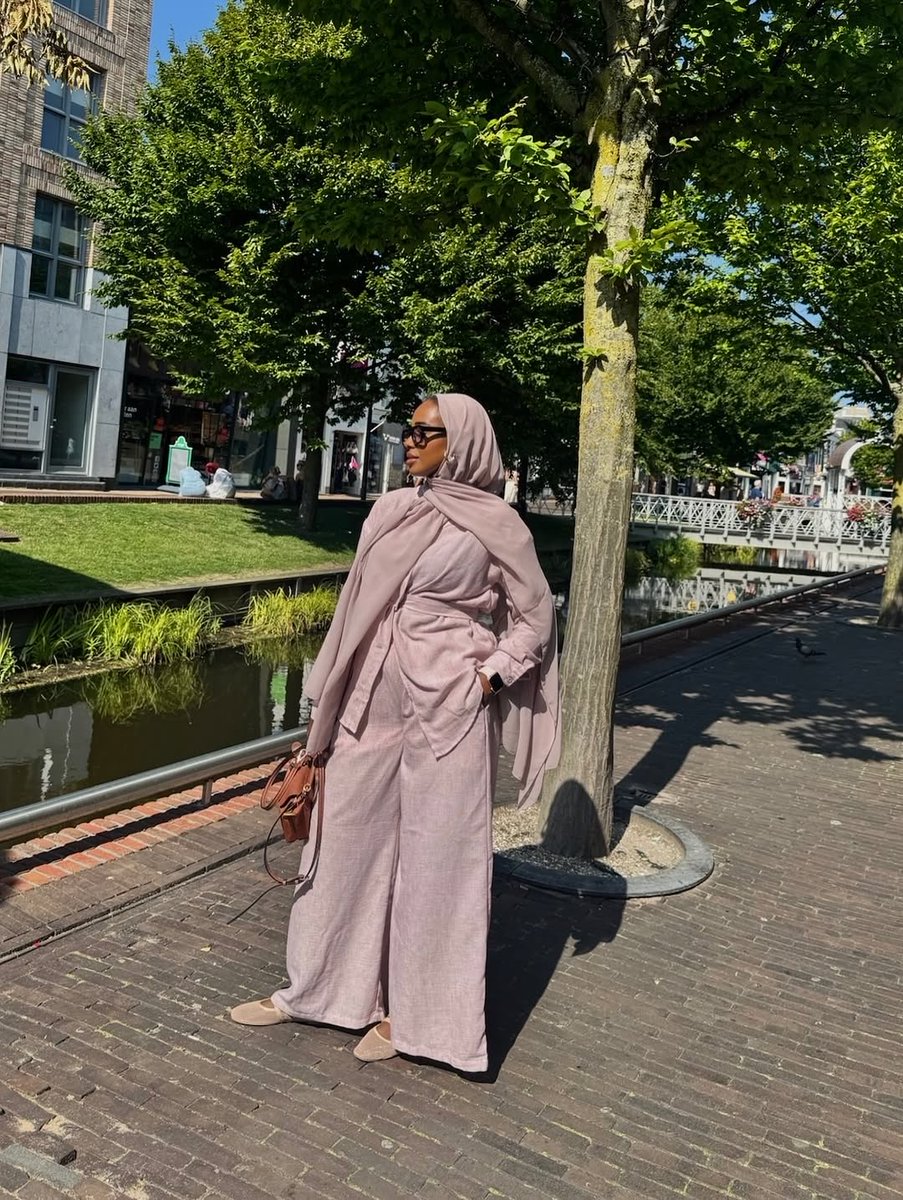 EebsanMoha804's tweet image. Co ord's make my life easy 💗
#coord #modestfashion #twopiece #photography