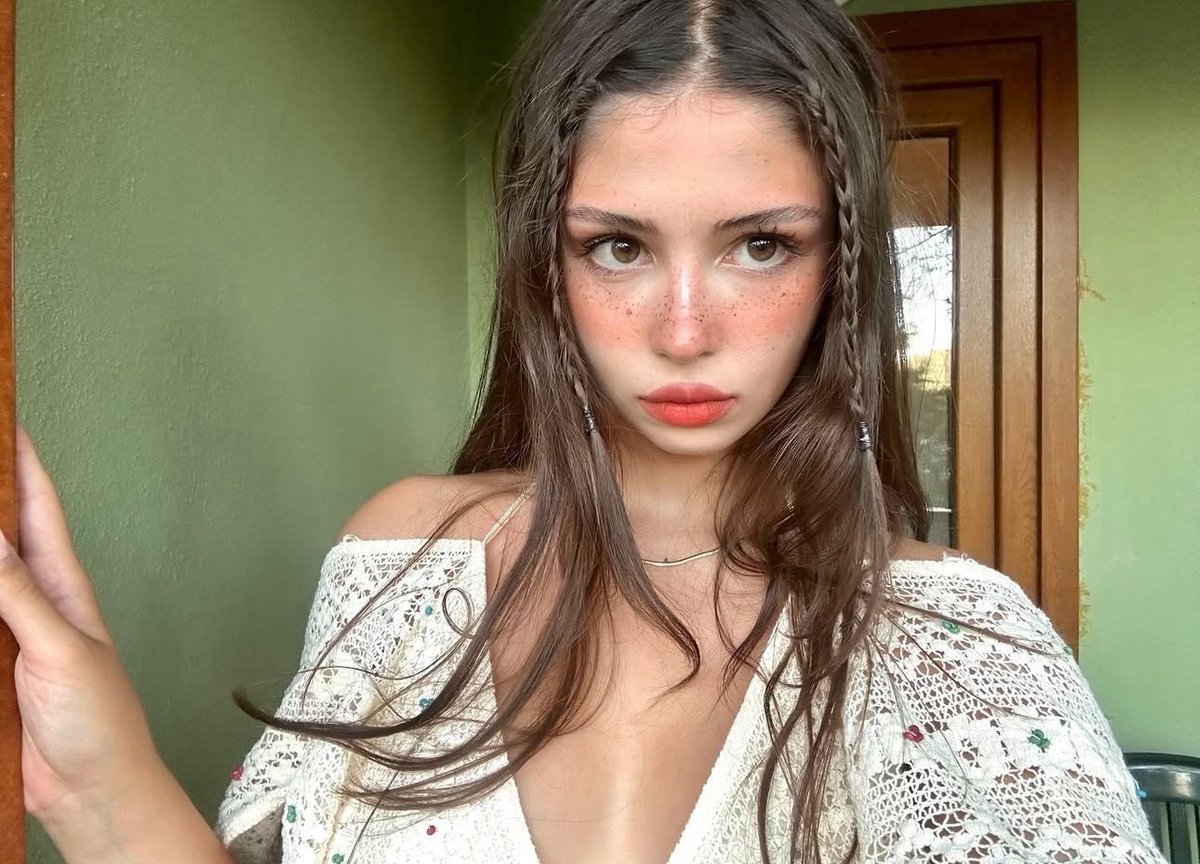 kariyerinin başından sonuna kadar senin yanındayız hep parla

SeniSeviyoruz ZeynepAtılgan