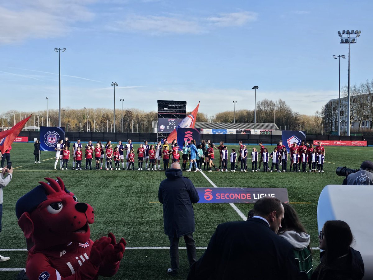 Dimanche après-midi, certains membres de notre groupe étaient présents au Stadium pour soutenir les féminines pour la montée. ❤️🤍

Malheureusement, la victoire sera pour la prochaine fois ! 🙌