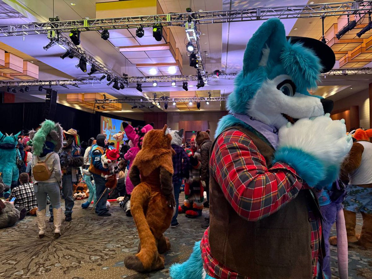 Springy11311482's tweet photo. Had a wonderful time at ane26, if you got one of my stickers I passed out let me know would love to meet all the people I gave one too! https://t.co/RYDnROzwHp