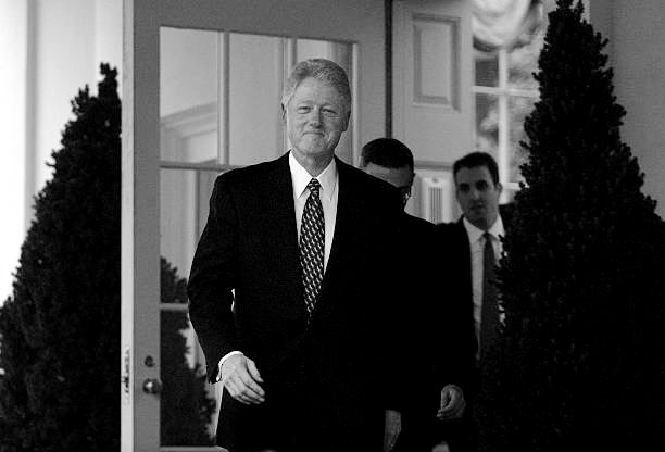 25YearsAgoLive's tweet image. Bill and Hillary Clinton are gone.

Today, they packed up, moved out of the White House, and flew away from DC.

Eight years of Clinton’s Presidency are over.