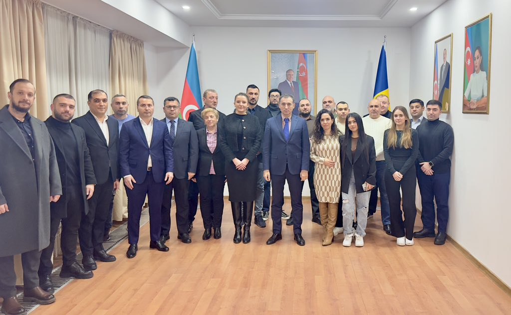 AzEmbRomania's tweet image. Today, the Embassy held a memorial ceremony for the January 20 martyrs. Ambassador Gudsi Osmanov @GudsiOsmanov noted that this tragedy remains a symbol of our nation's resilience and its historic fight for freedom.

Astăzi, la Ambasadă a avut loc o ceremonie de comemorare a…