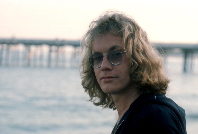 TheExtremeMusi1's tweet image. #InRemembrance of Warren Zevon (24 Jan 1947 – 7 Sep 2003)
his top 10 songs are:

10. Veracruz
9. The Factory
8. Roland Chorale
7. Jungle Work
6. Mr. Bad Example
5. Detox Mansion
4. Carmelita
3. Excitable Boy
2. Lawyers, Guns and Money
1. Werewolves of London
