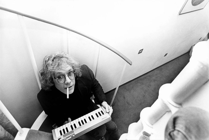 TheExtremeMusi1's tweet image. #InRemembrance of Warren Zevon (24 Jan 1947 – 7 Sep 2003)
his top 10 songs are:

10. Veracruz
9. The Factory
8. Roland Chorale
7. Jungle Work
6. Mr. Bad Example
5. Detox Mansion
4. Carmelita
3. Excitable Boy
2. Lawyers, Guns and Money
1. Werewolves of London