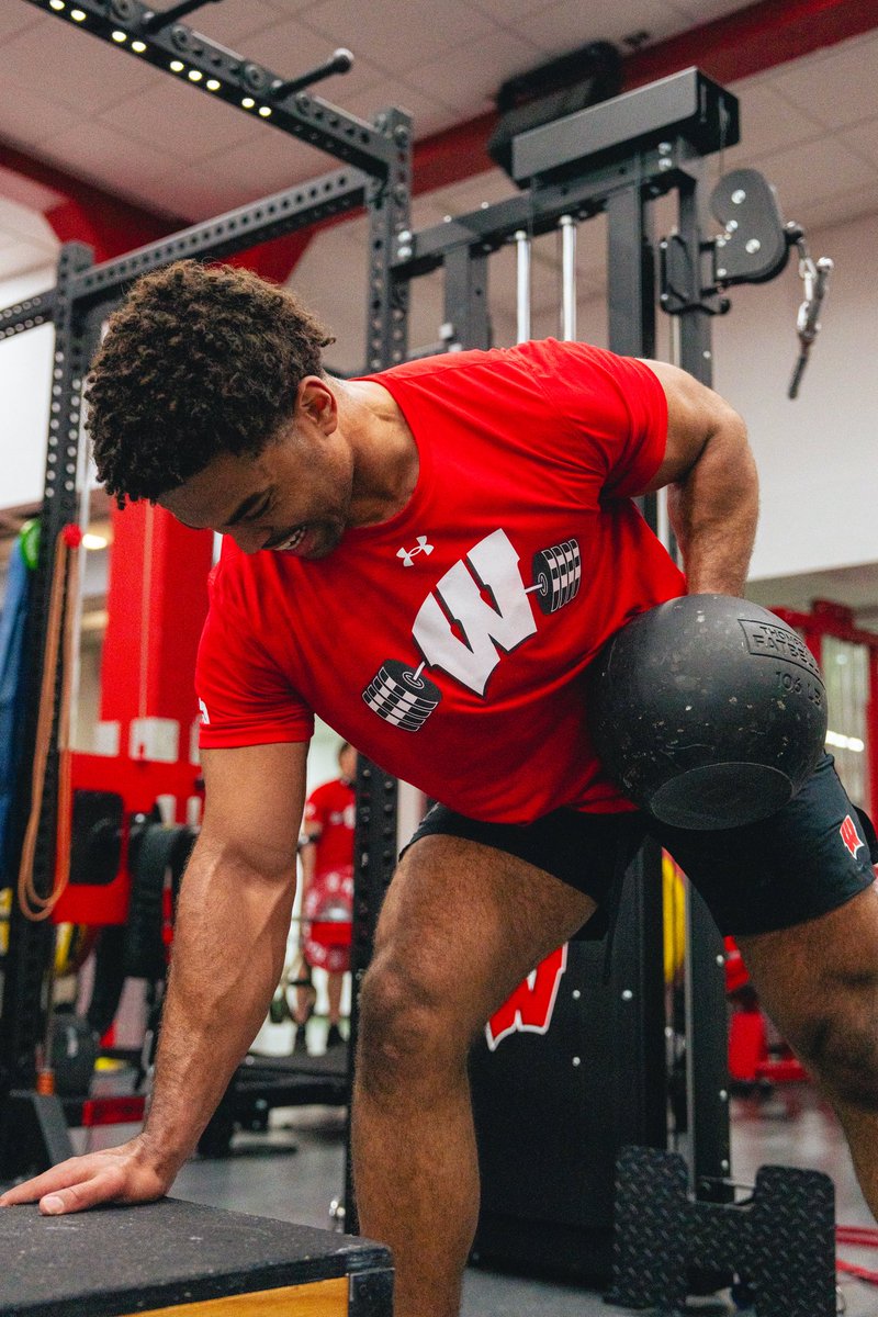 Wisconsin Football tweet media