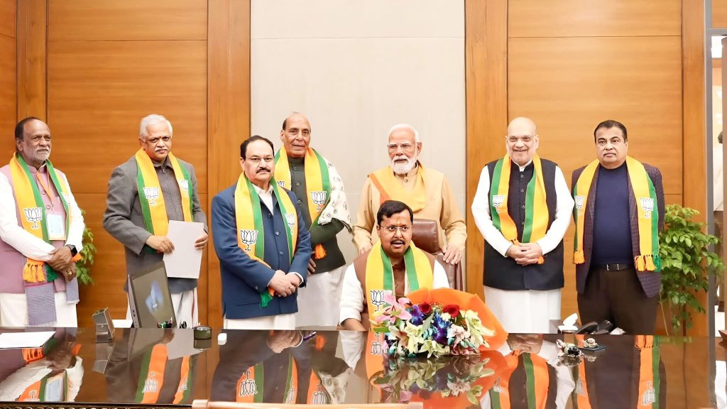 prashant4rss's tweet photo. “मैं एक कार्यकर्ता हूँ
और वे (नितिन नबीन जी) मेरे बॉस हैं।”
 - नरेंद्र मोदी जी

ये दो��ों तस्वीर भाजपा में ही संभव हैं

@narendramodi @rajnathsingh  @nitin_gadkari @AmitShah @JPNadda @NitinNabin 🙏

#NitinNabin
#PMModi
#BJP https://t.co/WkufMIABg7