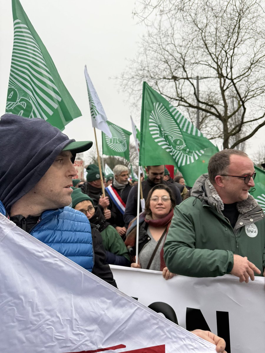 Avec les députés <a href="/droiterep_an/">Groupe Droite Républicaine</a>, nous étions présents aujourd’hui à Strasbourg pour défendre nos agriculteurs et dire non au #Mercosur. Avec <a href="/mathdarnaud/">Mathieu Darnaud</a> <a href="/JulienDive/">Julien DIVE</a> <a href="/fxbellamy/">Fx Bellamy</a>, nous étions la seule délégation française présente à ce niveau d’importance. Notre objectif est clair :