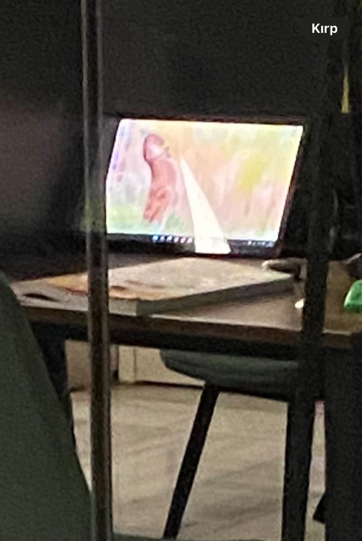 Kütüphanede çocuğun arka planında yarrak var bir 30 saat güldüm 50-70