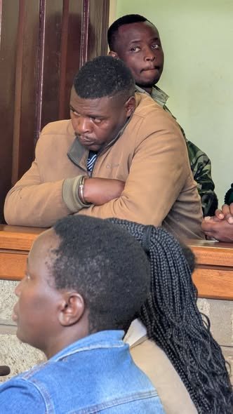 AlinurMohamed_'s tweet photo. In disbelief I have watched this CCTV footage of AP police Peter Wamiti Mwangi shooting and killing George Gathu Matheri, a 40-year-old businessman in Karatina Nyeri. He should be jailed for 1000 yrs. National Police Service should compensate the family. 
https://t.co/Pkwh2dHRqT