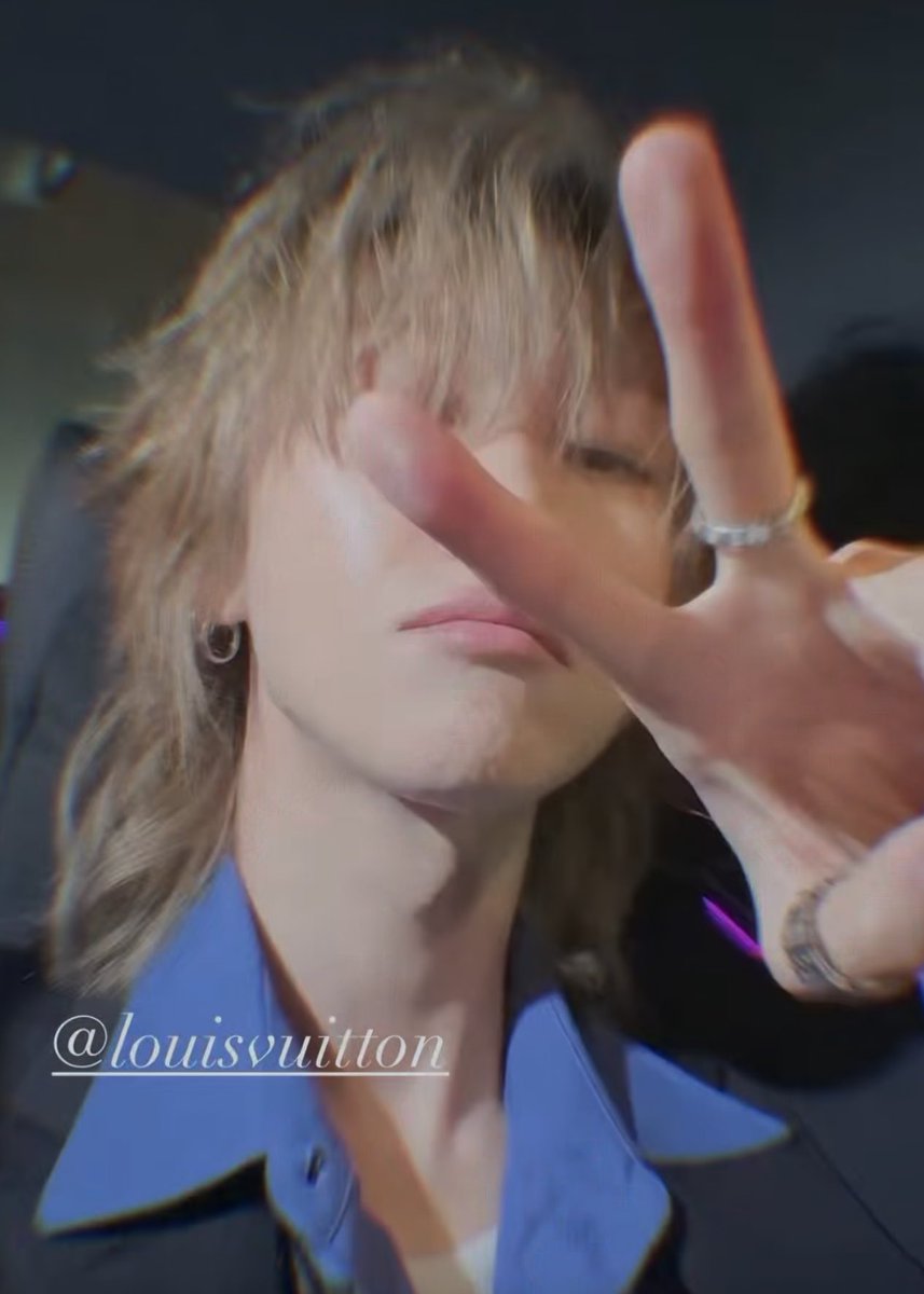 xueishaoo's tweet photo. HE’S SO GORGEOUS OMG🫠 HIS LONG HAIR🫠🤍

THE8 Star Crossing PFW Night
#THE8_Dazzles_LVMenFW26
#XUMINGHAOxLouisVuitton #Minghao
@LouisVuitton https://t.co/Fq8OsUMVAE