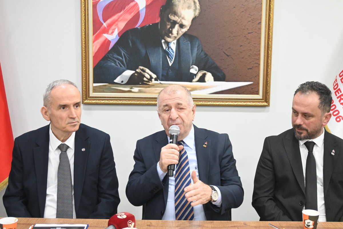 Zafer Partisi Genel Başkanı Sayın Ümit Özdağ ve beraberindeki parti yöneticileri, Federasyonumuz Genel Merkezi’ni ziyaret ederek istişarelerde bulunmuşlardır.

Nazik ziyaretleri ve değerli görüşleri dolayısıyla Zafer Partisi Genel Başkanı Sayın Ümit Özdağ’a ve parti