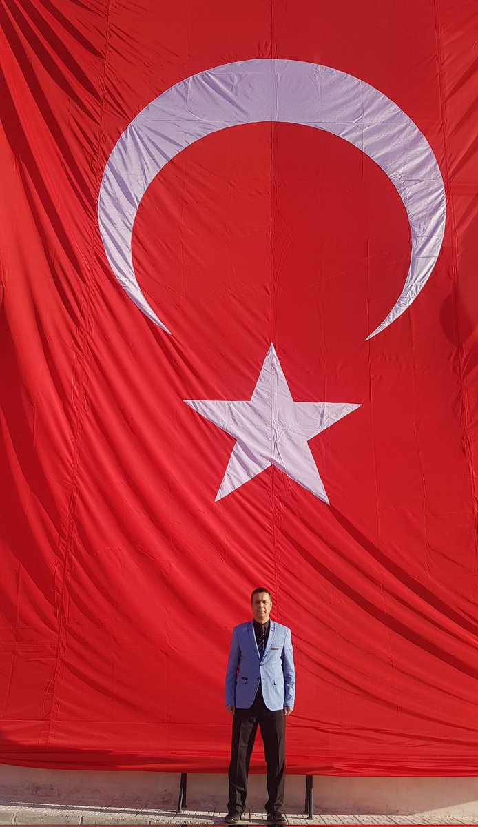 Dağ susar, gökyüzü durur.
Konuşan yalnızca Ay Yıldız olur.🇹🇷

Bayrak inmez, Vatan bölünmez. 
#Nusaybin