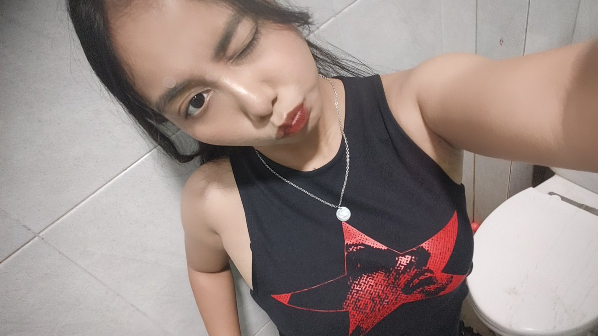 firefuming's tweet image. Foto di kamar mandi, karena gw pikir lightning di sono bagus.