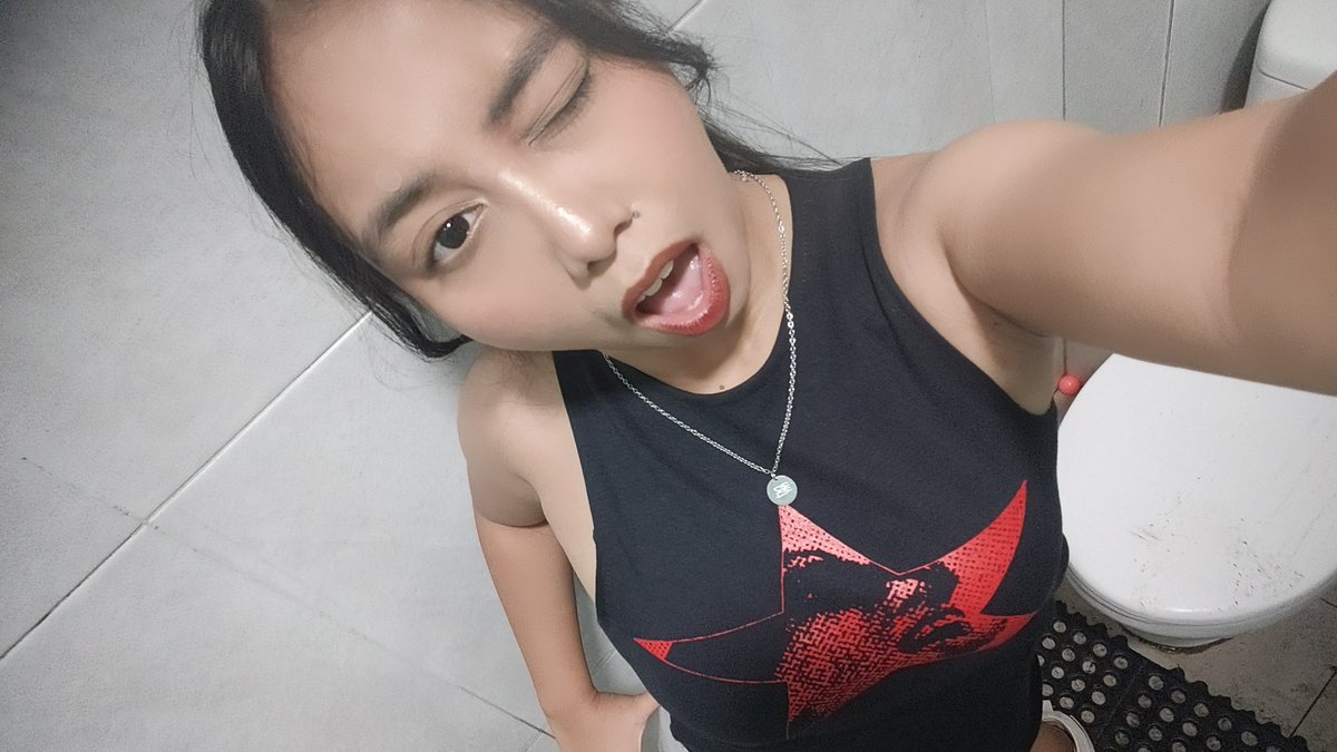 firefuming's tweet image. Foto di kamar mandi, karena gw pikir lightning di sono bagus.