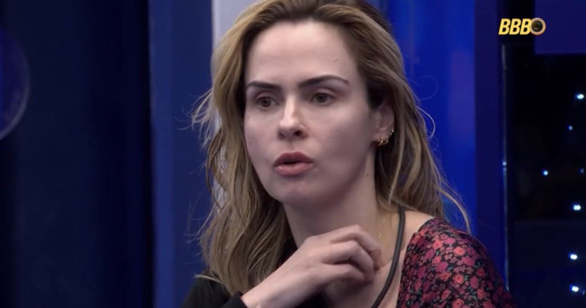 lucastuita's tweet image. o que mais dói nos adversários da ana paula eh ver que ela não eh só uma “barraqueira” eles tão tendo a noção que ela eh uma ótima jogadora!!! quem acompanhou ela no 16 sabe o quanto ela joga, e isso tá sendo uma surpresa pra eles, algo que tá intimidando muito!