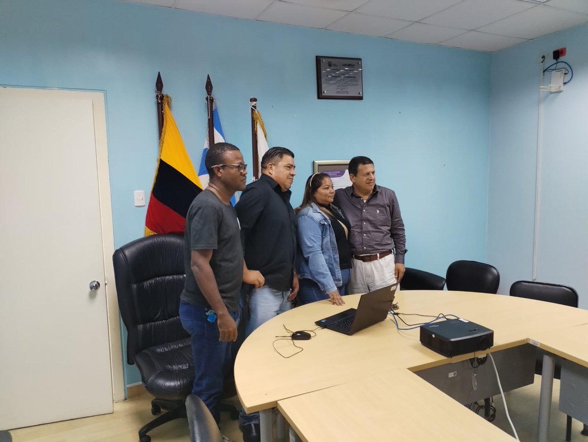 Reunión de trabajo con el Especialista  Efraín Limbert Ubilla , Gerente del <a href="/HospitalHFIB/">Hospital del Niño Dr Francisco De Icaza Bustamante</a>  del <a href="/Salud_CZ8/">Coordinación Zonal 8 🇪🇨</a> donde se trataron temas prioritarios para la clase #obrera y el mejoramiento de la atención al público. Seguimos trabajando por una salud digna <a href="/mjpintoec/">María José Pinto 🇪🇨 Ecuador</a> 
<a href="/Integridad_EC/">Secretaría General de Integridad Pública EC</a>