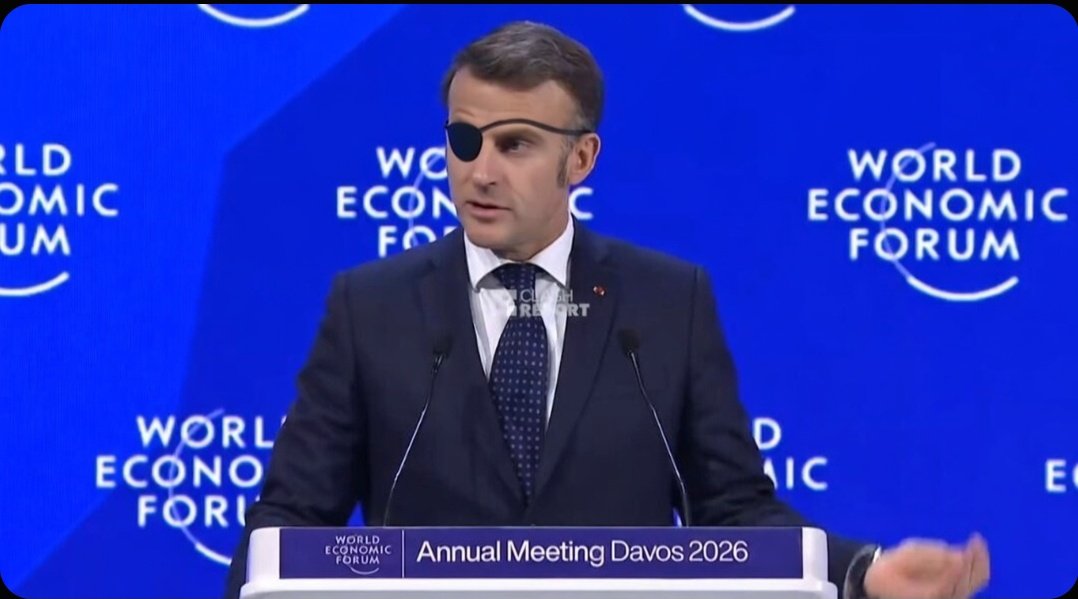 Cerfiakoff's tweet photo. 🚨 FLASH INFO 🇫🇷🌍

Emmanuel Macron déclare : 
《 Un jour, je serai le roi des pirates 》lors du forum de l'économie mondiale à Davos. https://t.co/EjbZzUNQBE