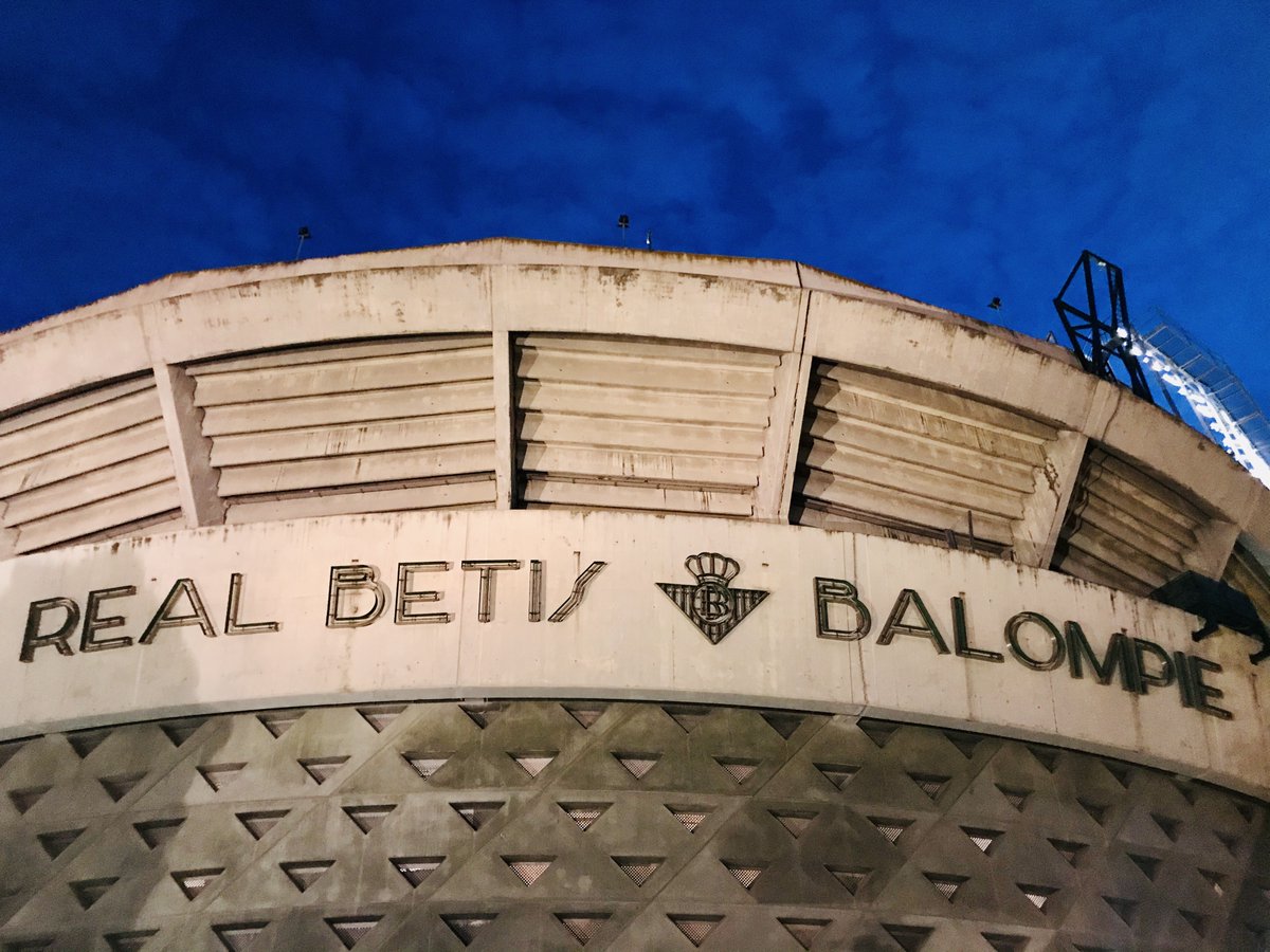 Algumas curiosidades sobre o Real Betis Balompie:

O primeiro dos quatro títulos de segunda divisão foi na primeira temporada de campeonato espanhol, em 1928/1929, mas o time só subiu cinco anos depois quando ficou novamente em primeiro. O detalhe é que naquela primeira época o
