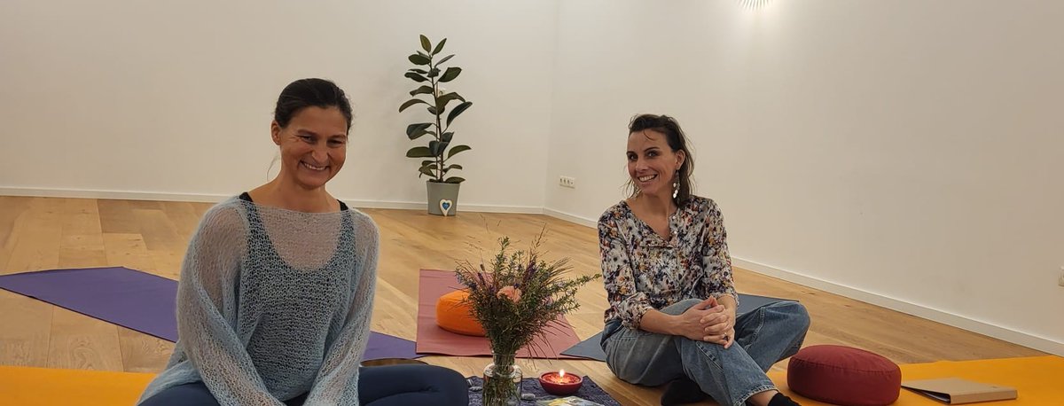 matstrolz's tweet image. Meine Frau, Irene, und ihre Kollegin Julia Dobnig haben ein neues Coaching-Angebot kreiert -  für #Frauen auf dem Weg zu Klarheit. Es eignet sich perfekt für den Jahresbeginn.

Gerne reiche ich ihre Einladung zu einem Schnupperabend in Perchtoldsdorf bei Wien weiter: kommenden