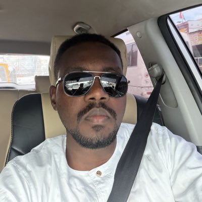 #صورة_جديدة_للملف_الشخصي
والله مستمتع من الحلاقة و الحلاق و نفسي و الجو 
البلحقني منوو تاني.