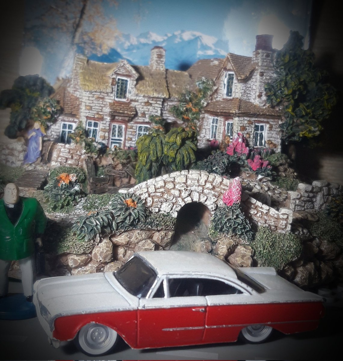 AnonimWloch's tweet photo. Prototype: 1960 Ford Starliner (2-door hardtop, full-size Ford Galaxie series)
Manufacturer: Majorette
Scale: Approximately 1:64
Materials: Die-cast metal body & base, plastic wheels & interior details, rubber tires.
#Matchbox #Superfast #Mercedes450SEL #MB56 #Lesney #MadeInEngland #VintageDiecast #DiecastCars #HotWheels #MatchboxCollectors #ToyCars #DiecastDaily #VintageToys #ClassicCars #MercedesBenz #DiecastPhotography #ToyCollector #RetroToys #MatchboxSuperfast #KolekcjeZabawkowe #ZabytkoweModele #科基玩具 #火柴盒车模 #香港老玩具 #古董车模 #1比43 #CorgiToys #Matchbox香港版 #模型车收藏 #怀旧玩具
#コーギートイズ #マッチボックス #ダイキャストカー #英国製ミニカー #香港仕様 #日本仕様 #アストンマーチンDB5 #バットモービル #チキチキバンバン #ミニカーコレクション #ヴィンテージトイ
