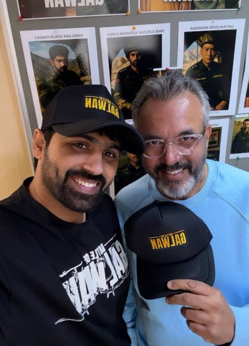 Cinema_Decoded's tweet photo. Shooting #BattleOfGalwan was nothing short of a survival test 🏔️🔥

Actor #Vipin reveals they filmed amid floods, red alerts &amp; zero network. Director #ApoorvaLakhia even scouted risky terrains solo—and leapt from a flight with the camera! 😳

With this grit and #SalmanKhan power. https://t.co/6rlDg3Mc0q