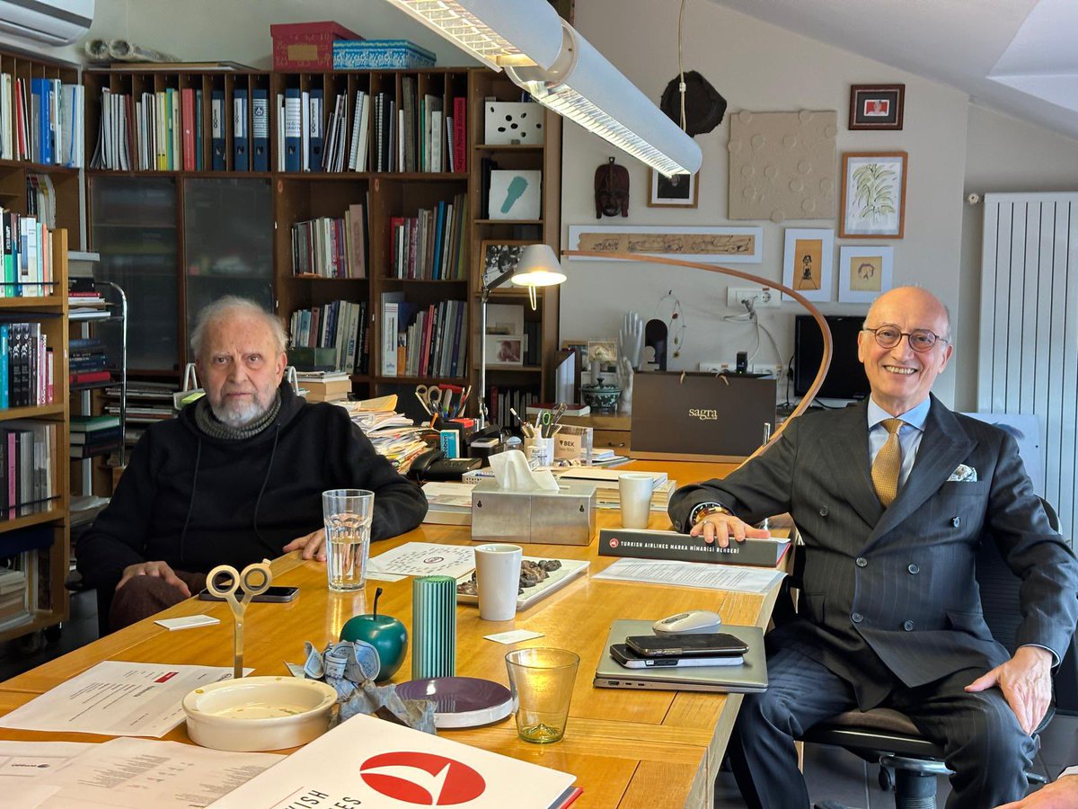 omersenguler's tweet image. Bülent Erkmen, marka kimliği geliştirme, marka konumlandırması, logo ve kurumsal kimlik geliştirme konularında bir otoritedir, Türkiye’nin gururudur.

Bugün kendisini ziyaretimizden, sohbetinden, sorularından ve yönlendirmelerinden çok feyiz aldık.
Bülent Erkmen Beyefendi ve…