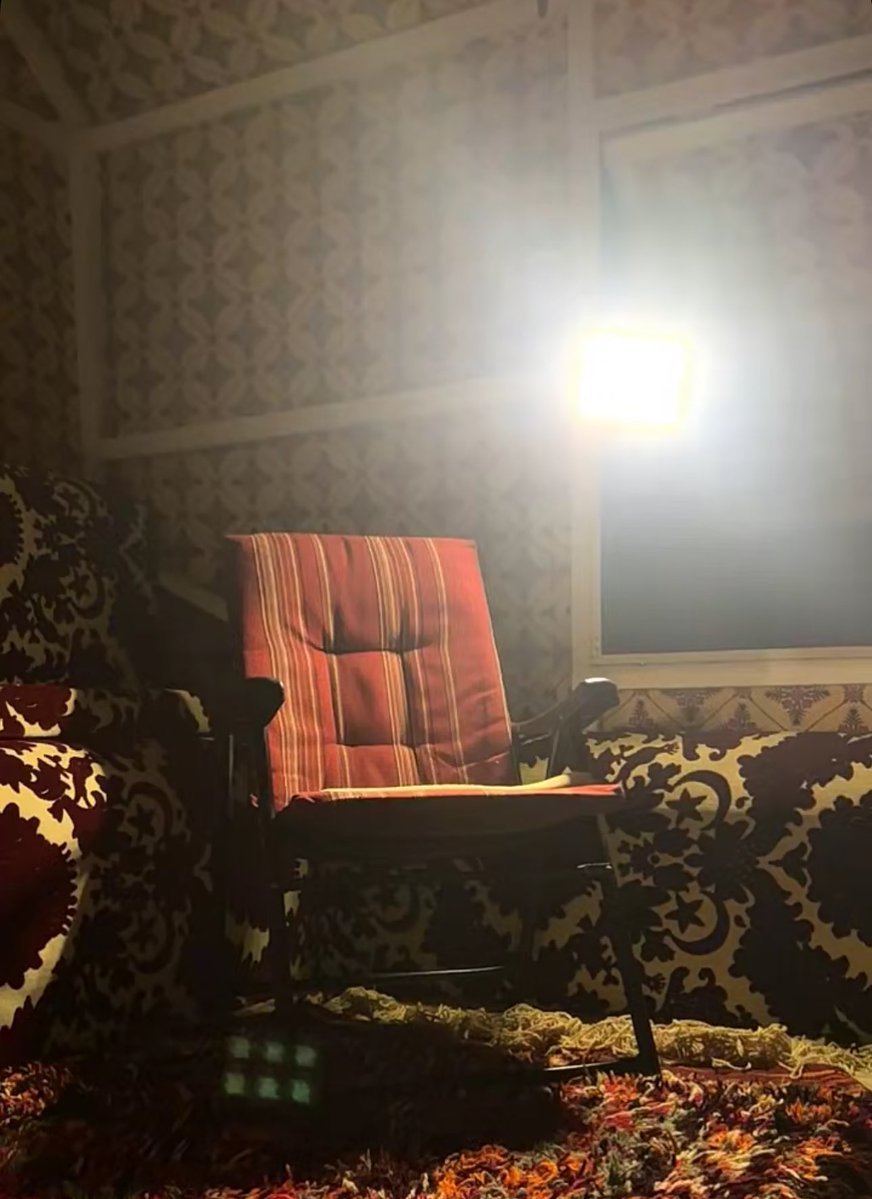 ولما رأيت ُ الجهل َ في الناس فاشياً
 تجاهلت حتى قيل أني جاهلُ

فواعجباً! كم يدعي الفضل َناقص ٌ
 ووا أسفا! كم يظهر النقص فاضلُ