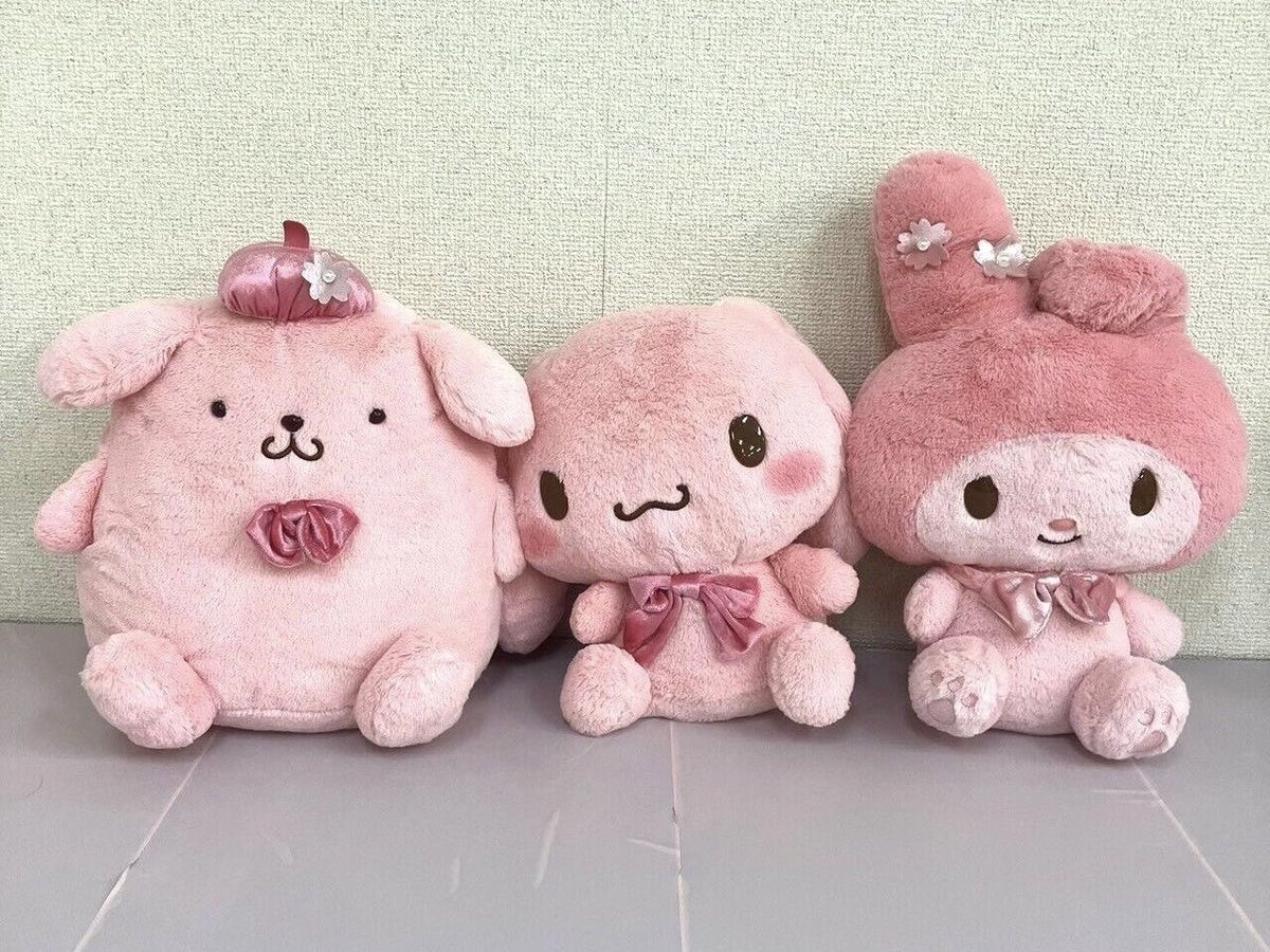 sanriodaily's tweet image. sakura sanrio plushies 💫