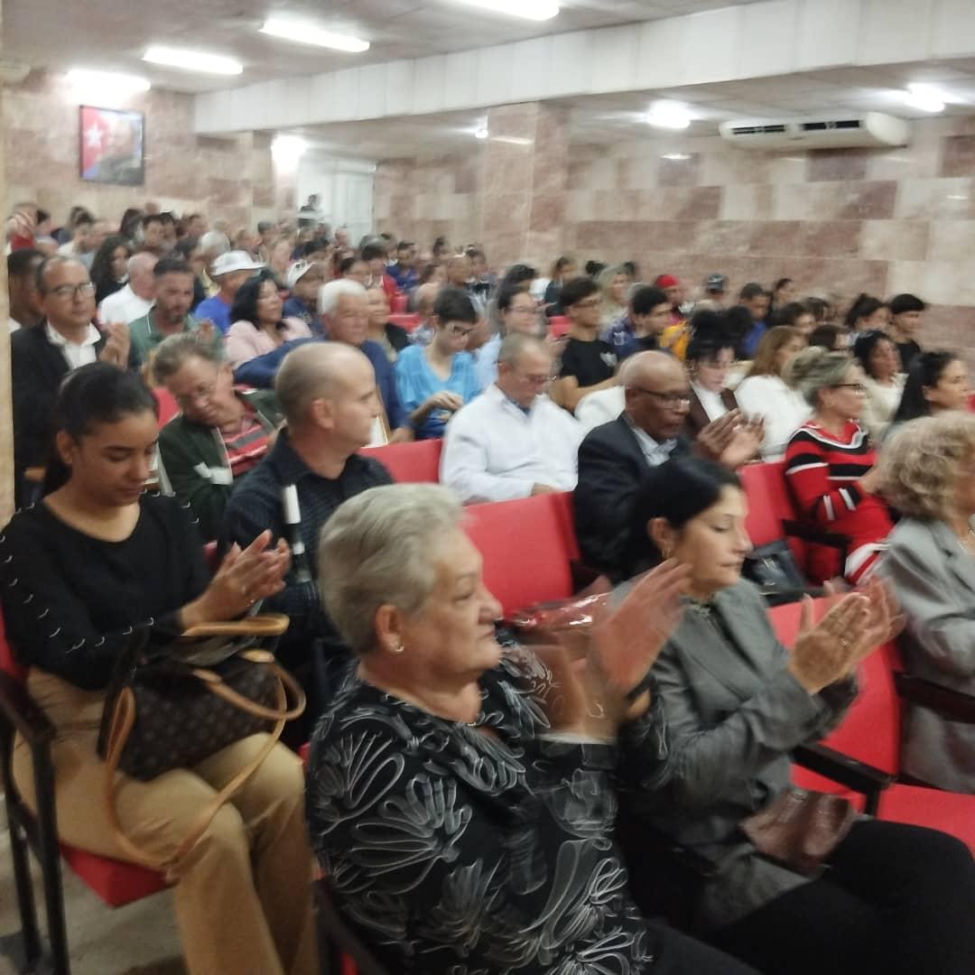 La convicción de Fidel sobre que el pensamiento, el talento y la capacidad del pueblo cubano son sus principales recursos, estuvo en la esencia misma de la celebración del Día de la Ciencia Cubana en #SanctiSpíritusEnMarcha
#100AñosConFidel