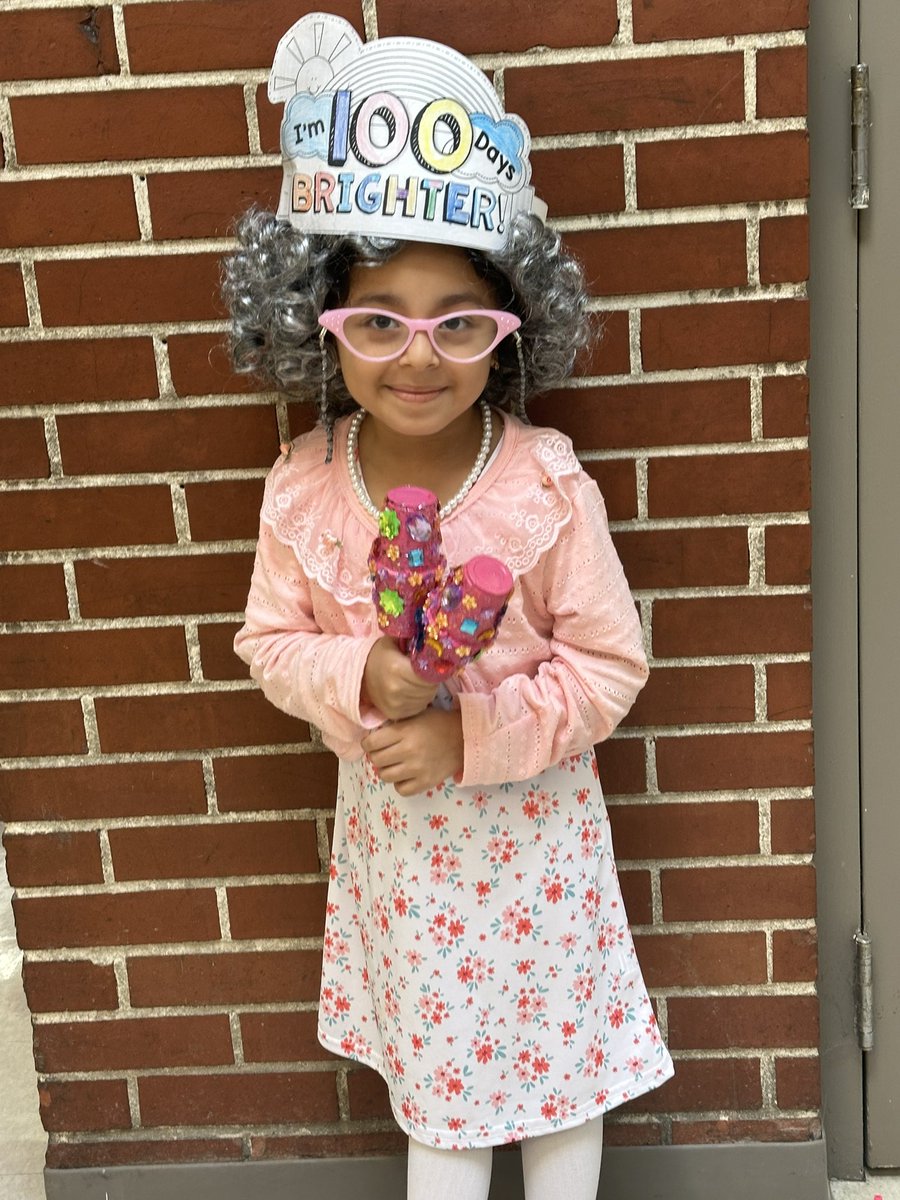 APSWestManor's tweet photo. Happy 100th Day of School!! 💯🎉💯🥳 @DrLWestManor1 @ib_manor https://t.co/tpx5EJynGS