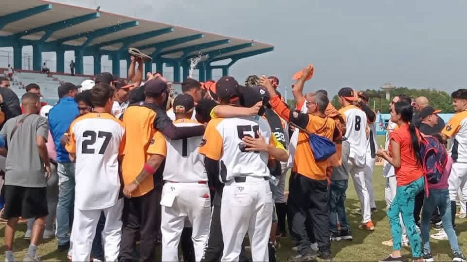 Leopardos de Villa Clara,  Estamos orgullosos de su actuación.Felicidades a todos que nos han hecho volver a soñar. #CTCVillazClara #PorCubaJuntosCreamos