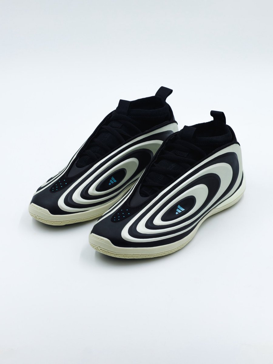 JustFreshKicks tweet media