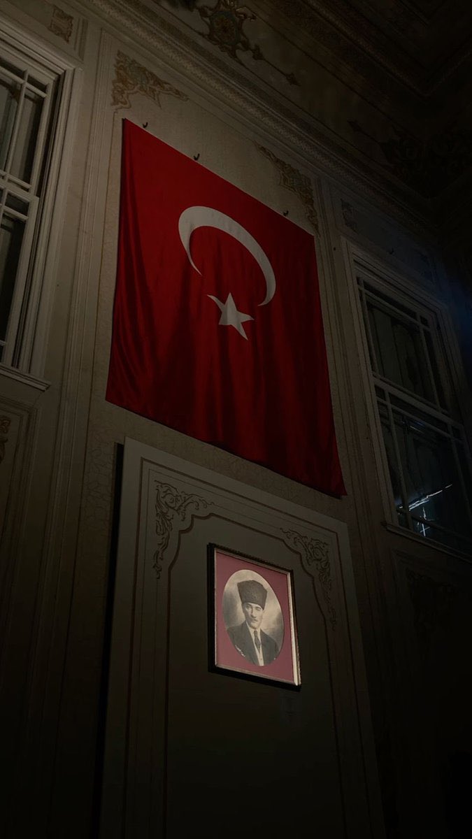 StockliTeuscher's tweet photo. #BayrakNamustur https://t.co/frsS5WUsxs
