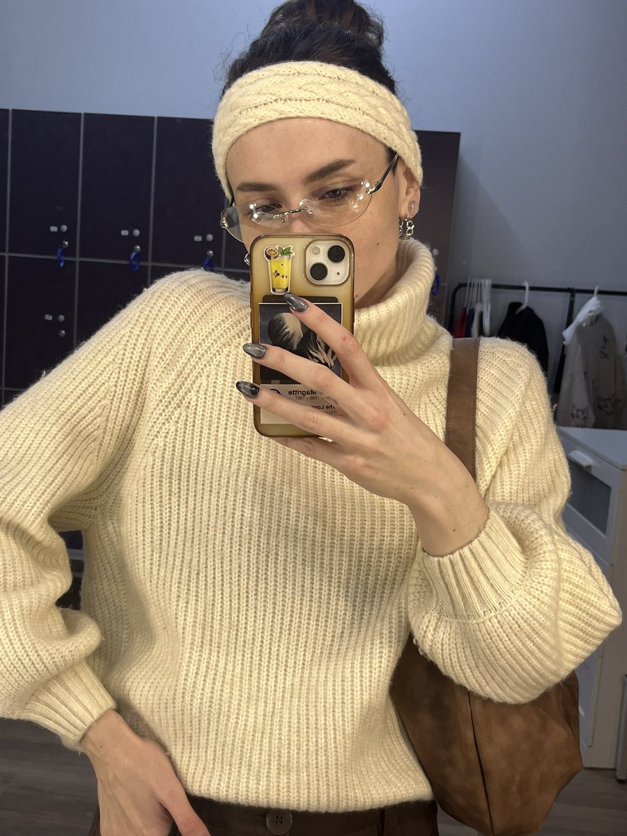 sofakental's tweet image. Дублирую: вы просили посигналить, когда выйдет статья с медиком со скорой помощи

Сигналю! psychologies.ru/articles/babus…

(фото для привлечения внимания)